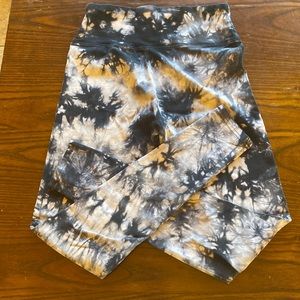 Black & white leggings teens/kids (x-small) good condition